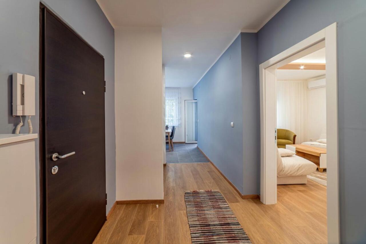 Appartamento Apartman Danube Lux Novi Sad Esterno foto